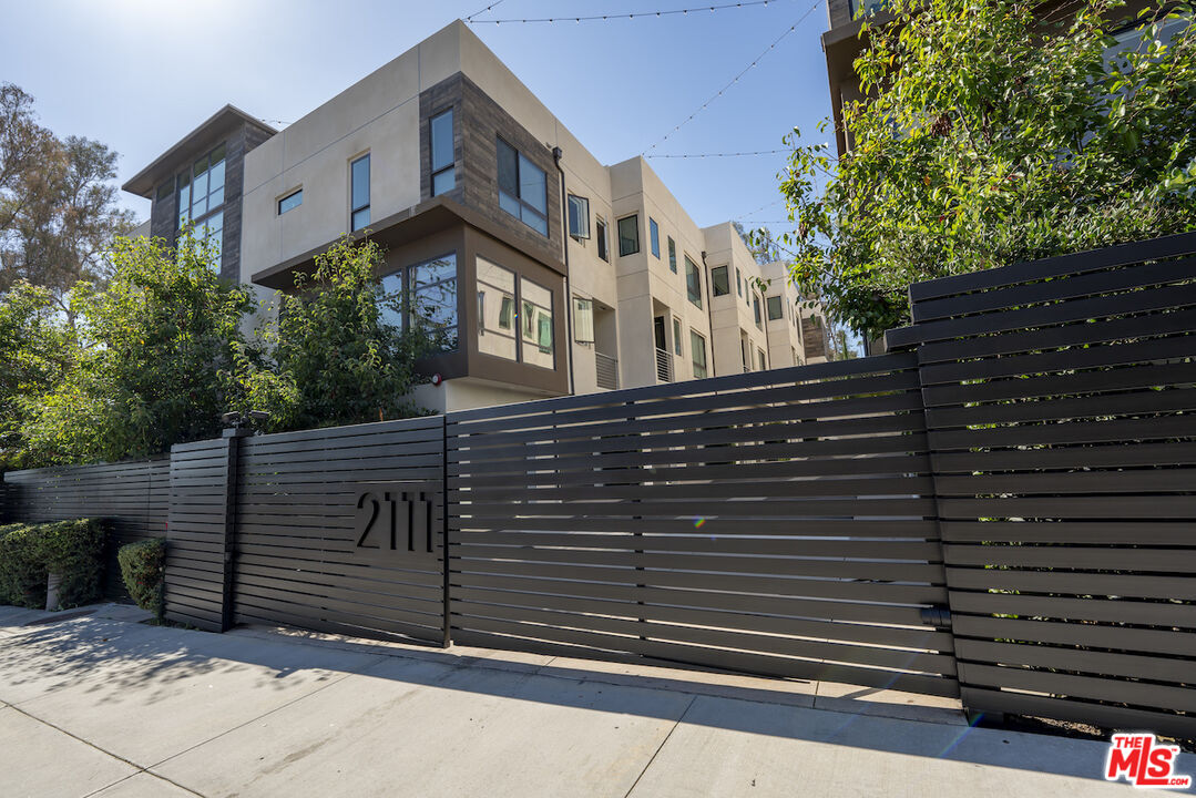 2111 N Cahuenga Blvd Unit: 1