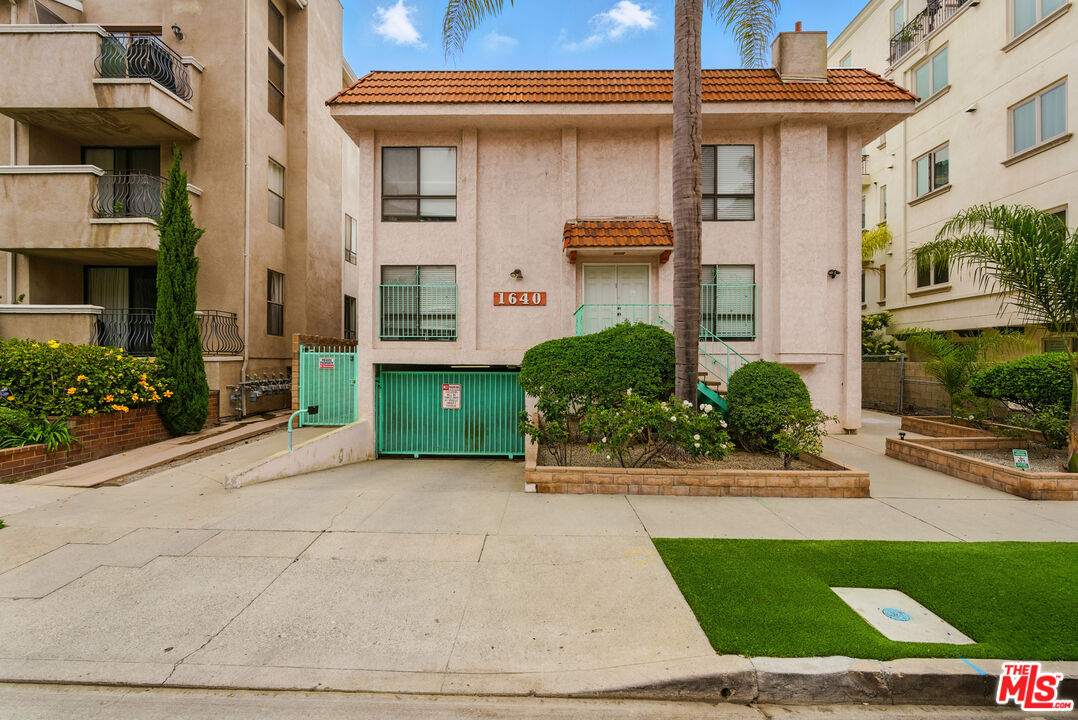 1640 S Bentley Ave Unit: 4