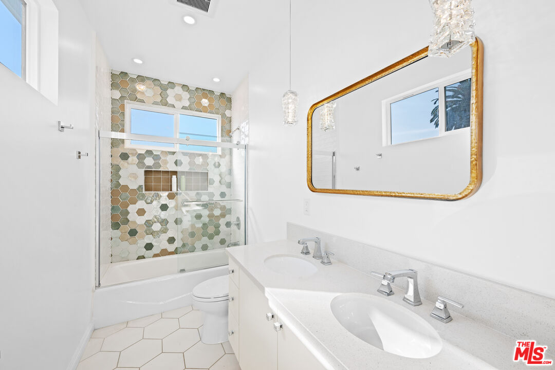 10623 W Olympic Blvd