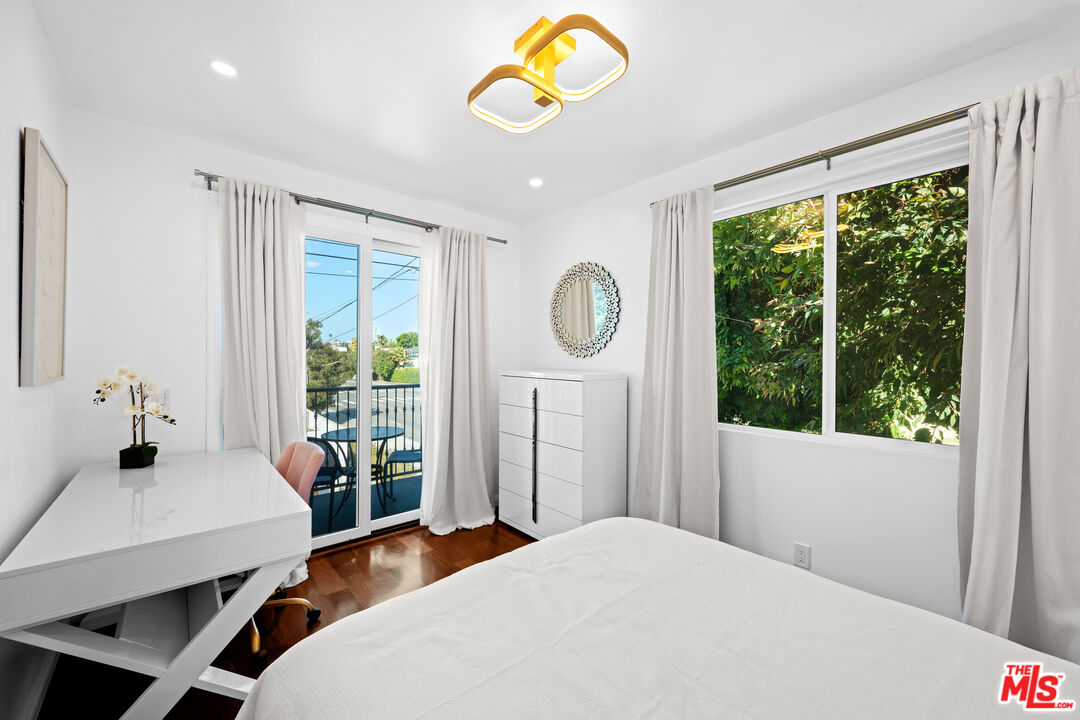 10623 W Olympic Blvd