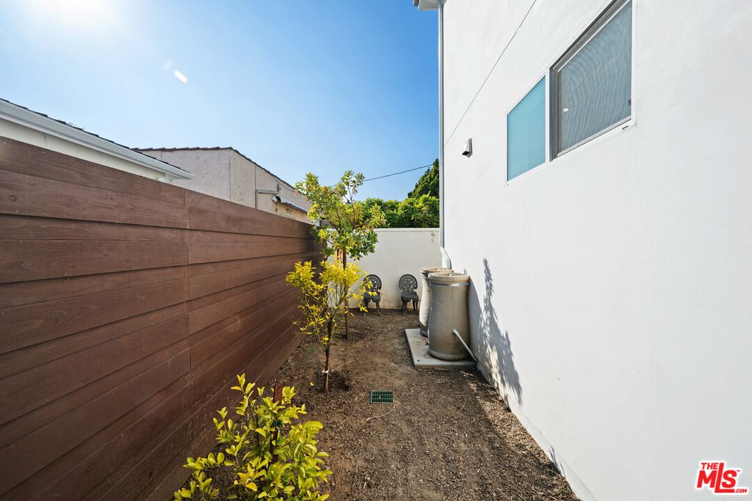 10623 W Olympic Blvd