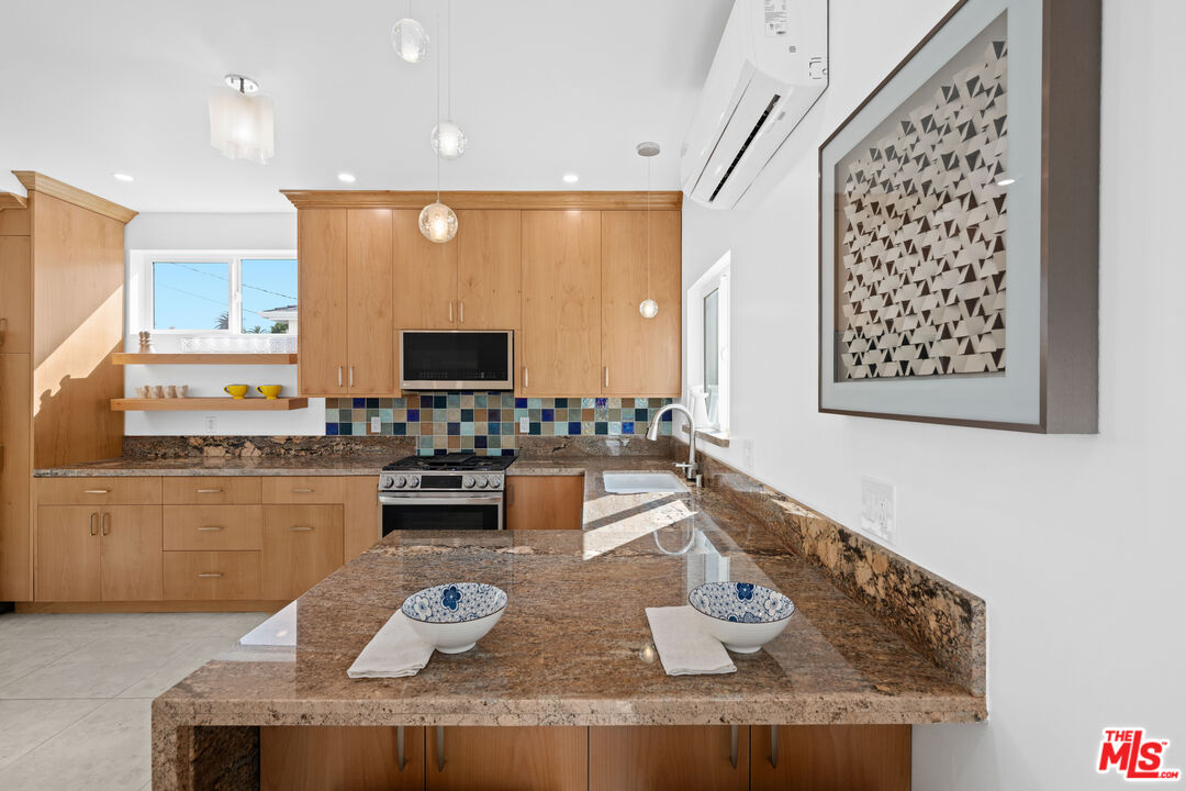 10623 W Olympic Blvd