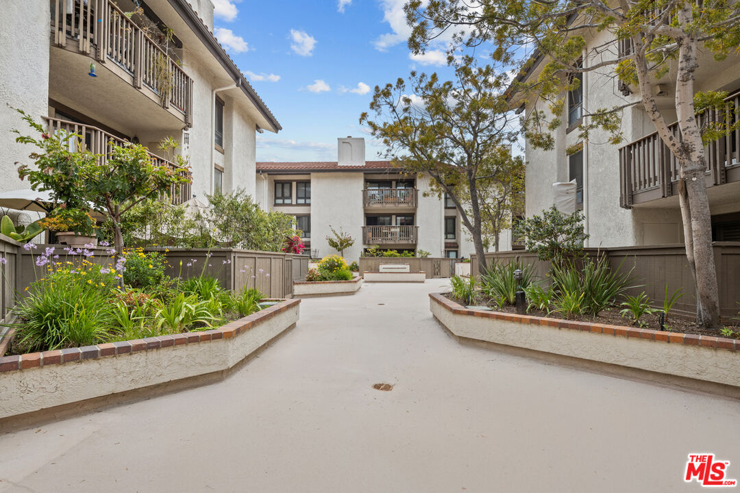 8601 Falmouth Ave Unit: 404