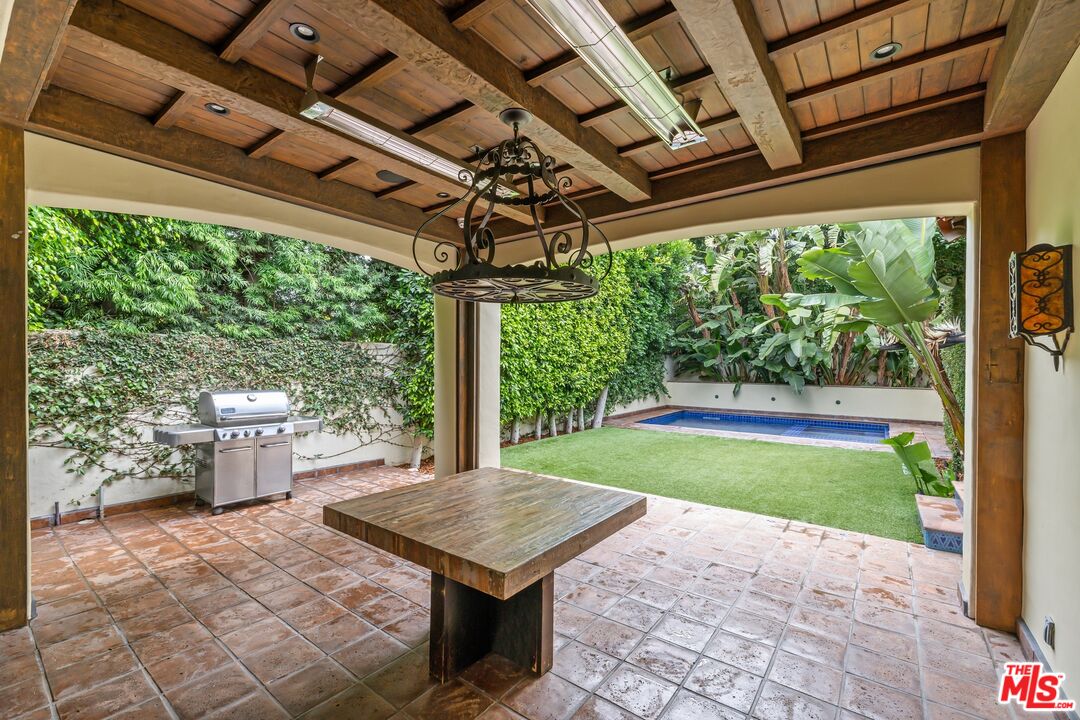 1017 S Gretna Green Way