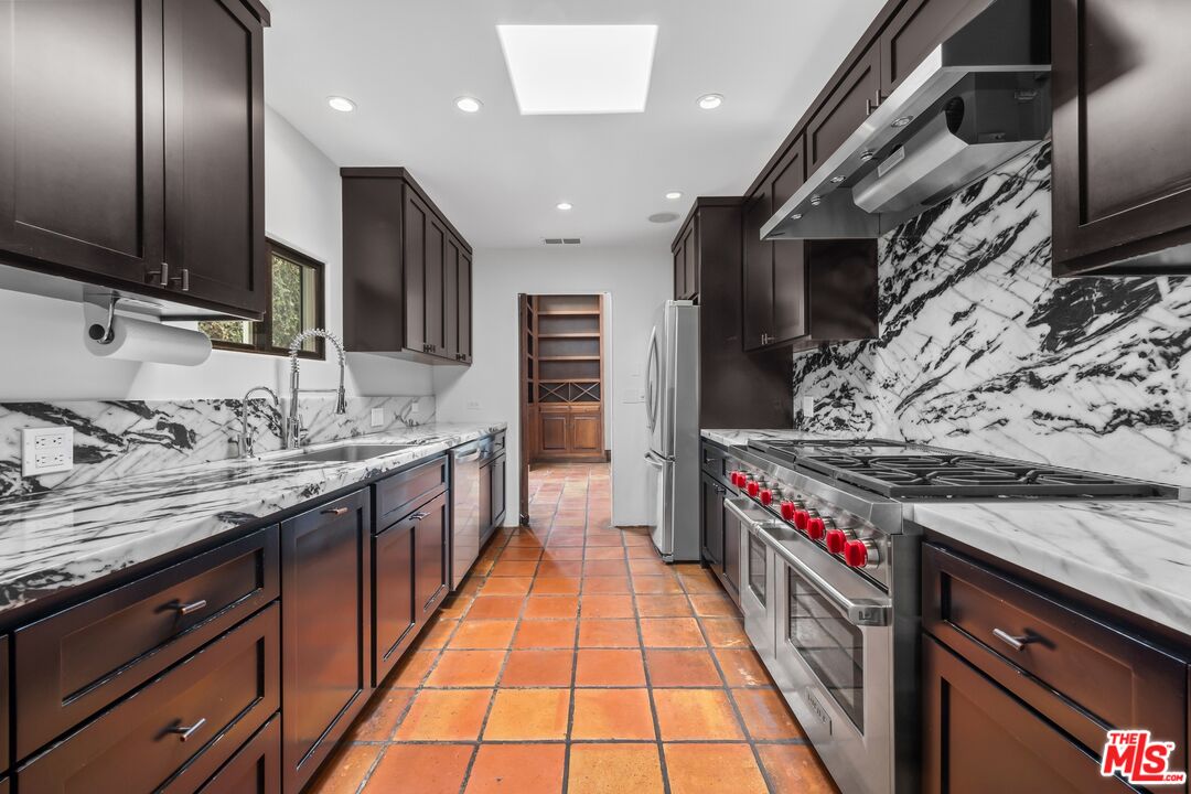 1017 S Gretna Green Way