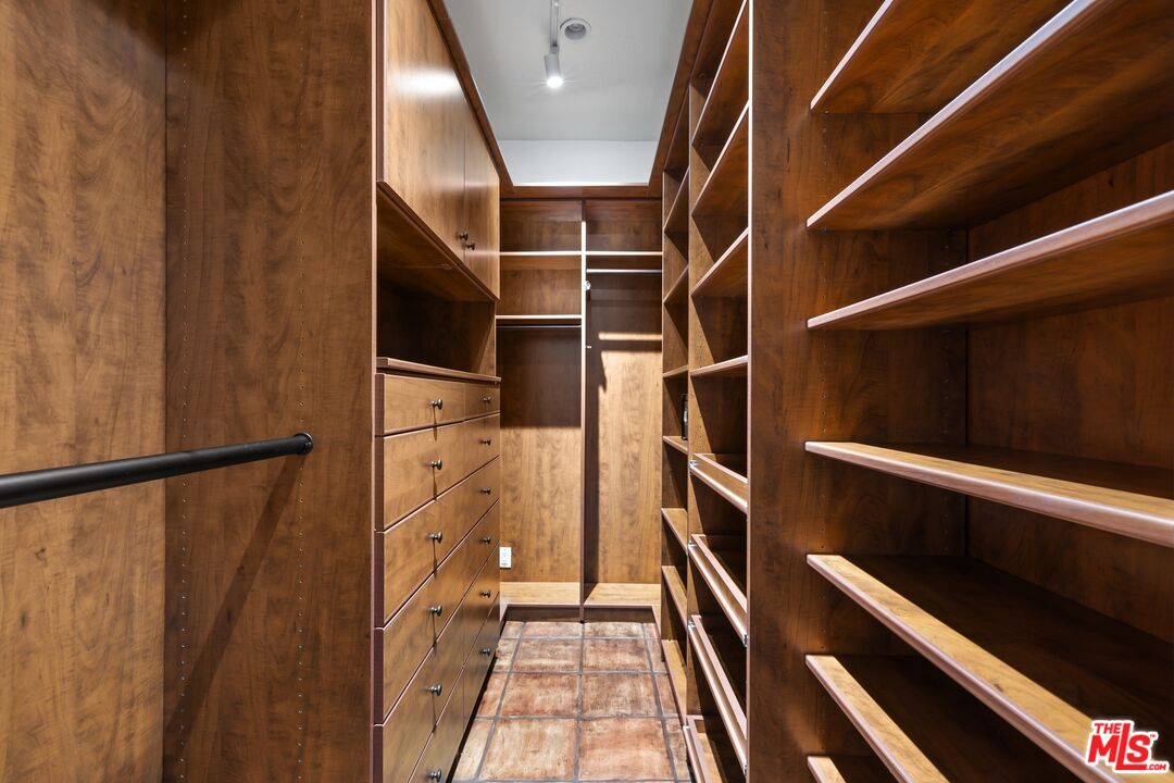 1017 S Gretna Green Way