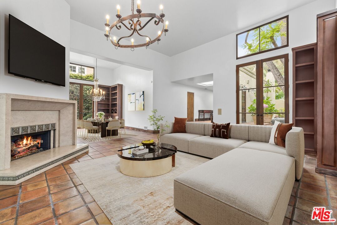 1017 S Gretna Green Way