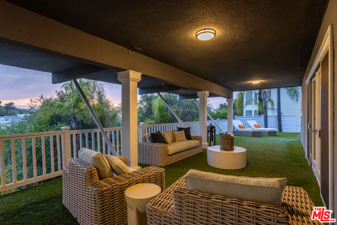 3819 Sunswept Dr