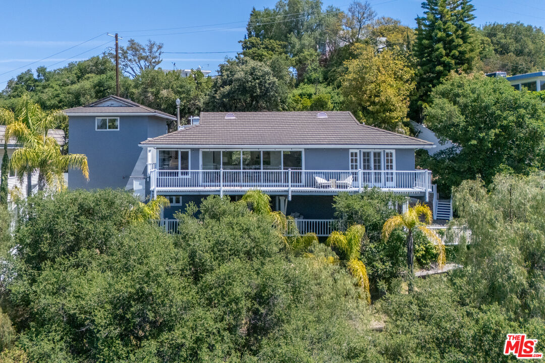 3819 Sunswept Dr