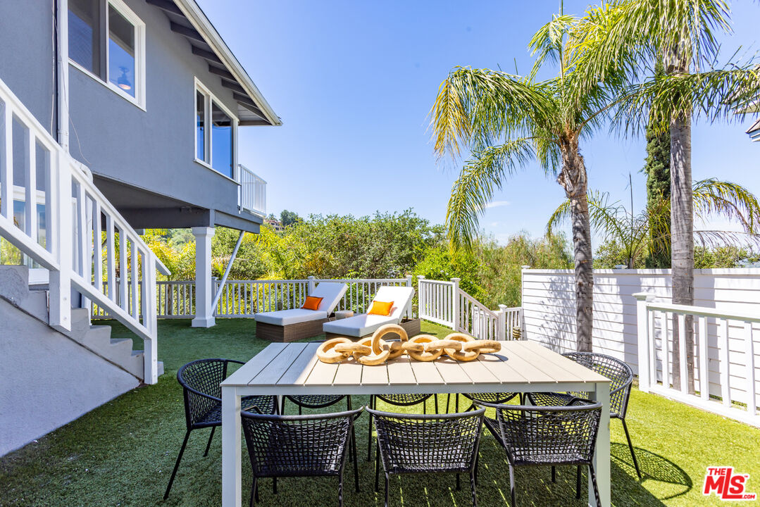 3819 Sunswept Dr
