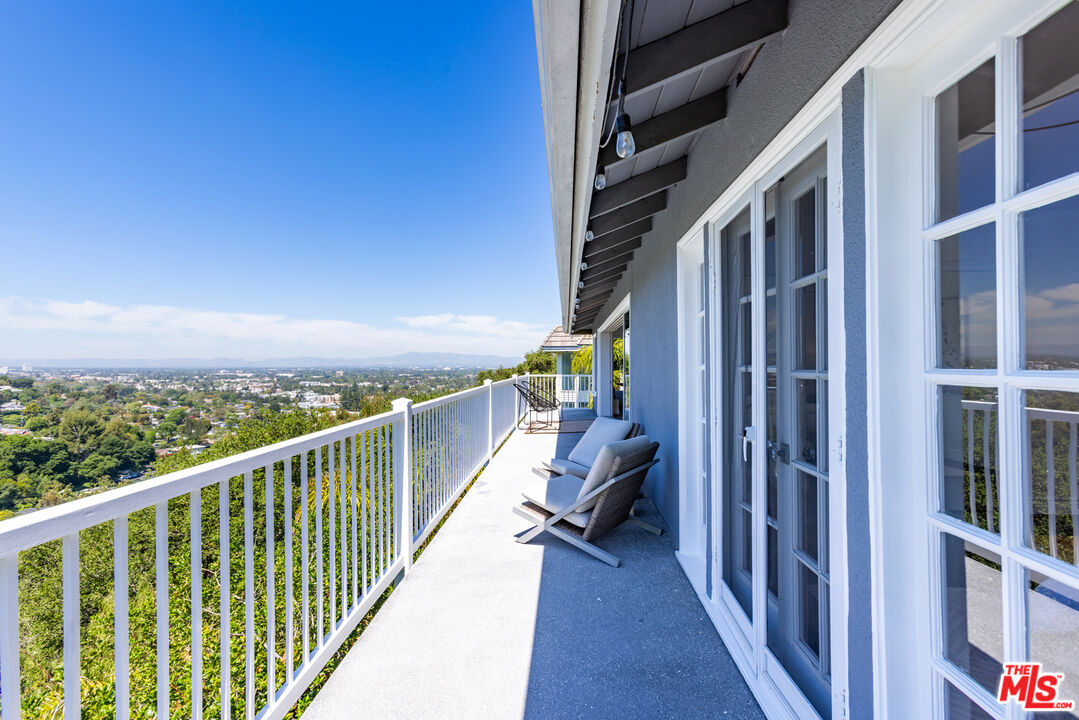 3819 Sunswept Dr