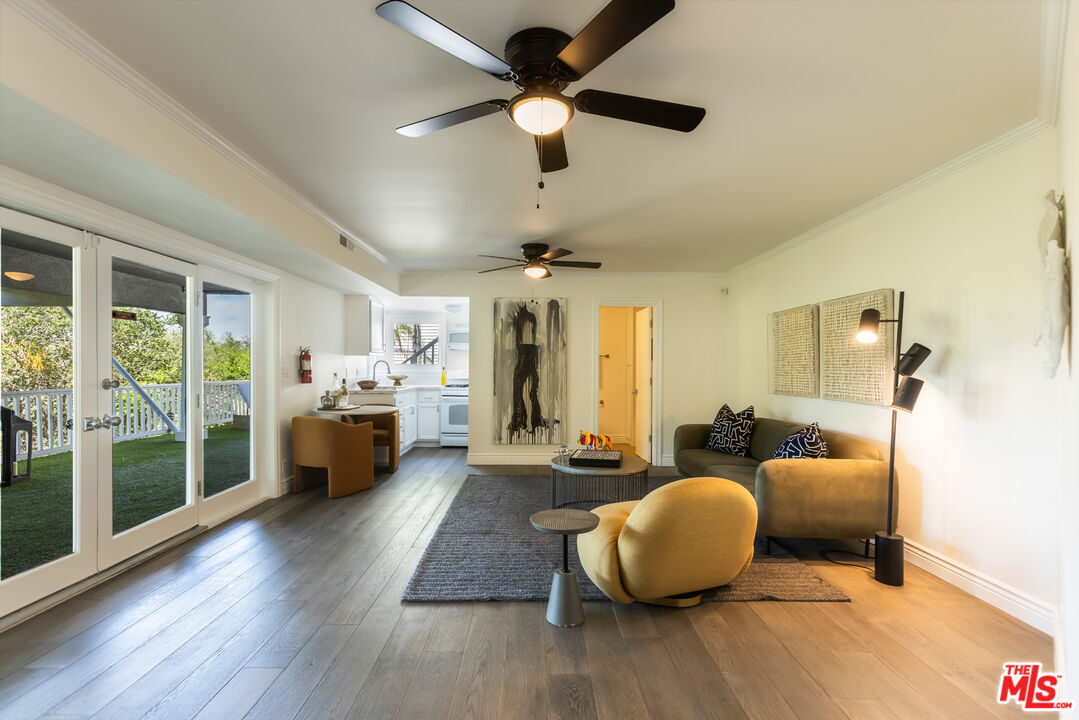 3819 Sunswept Dr