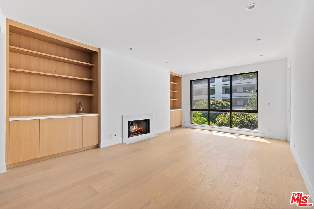 2132 Century Park Ln Unit: 213