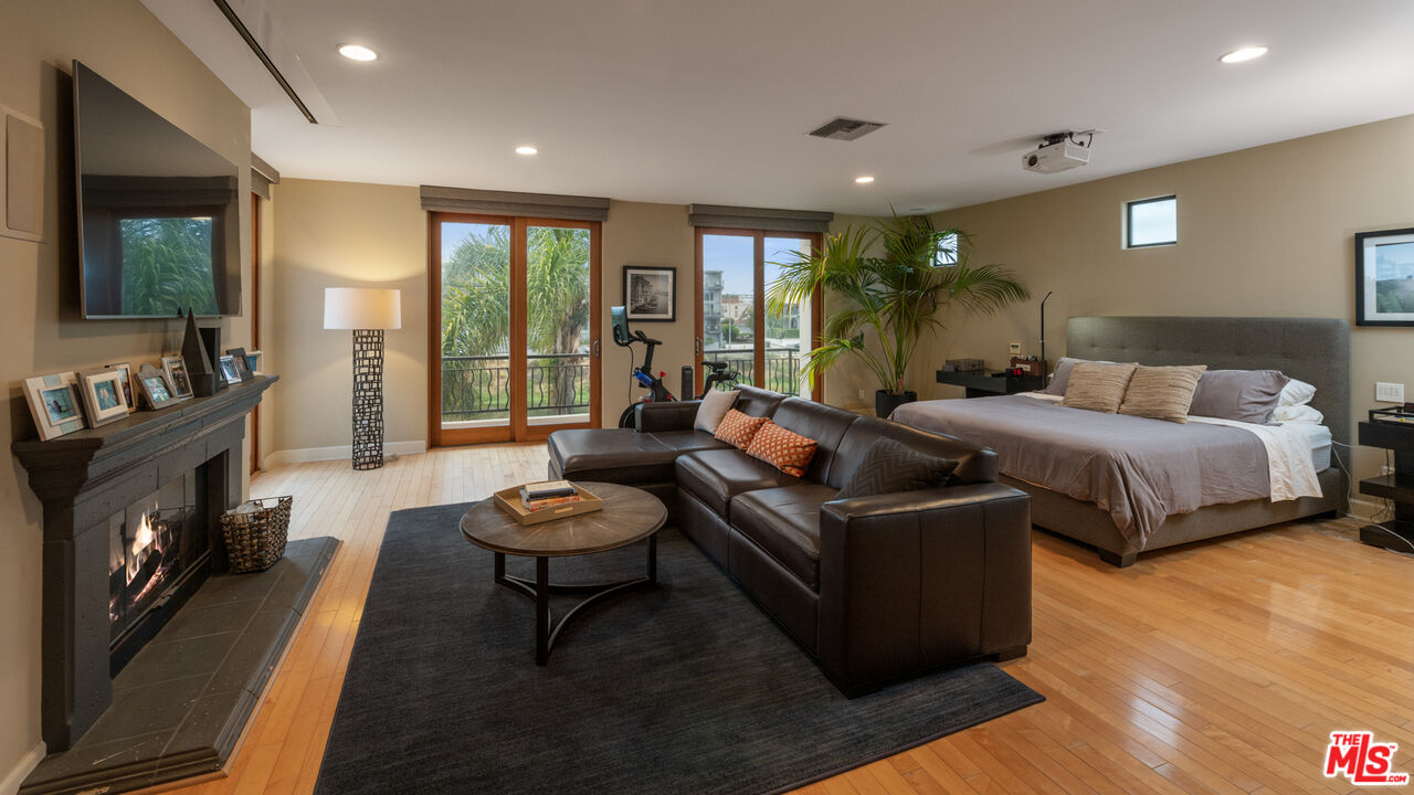 4115 Roma Ct
