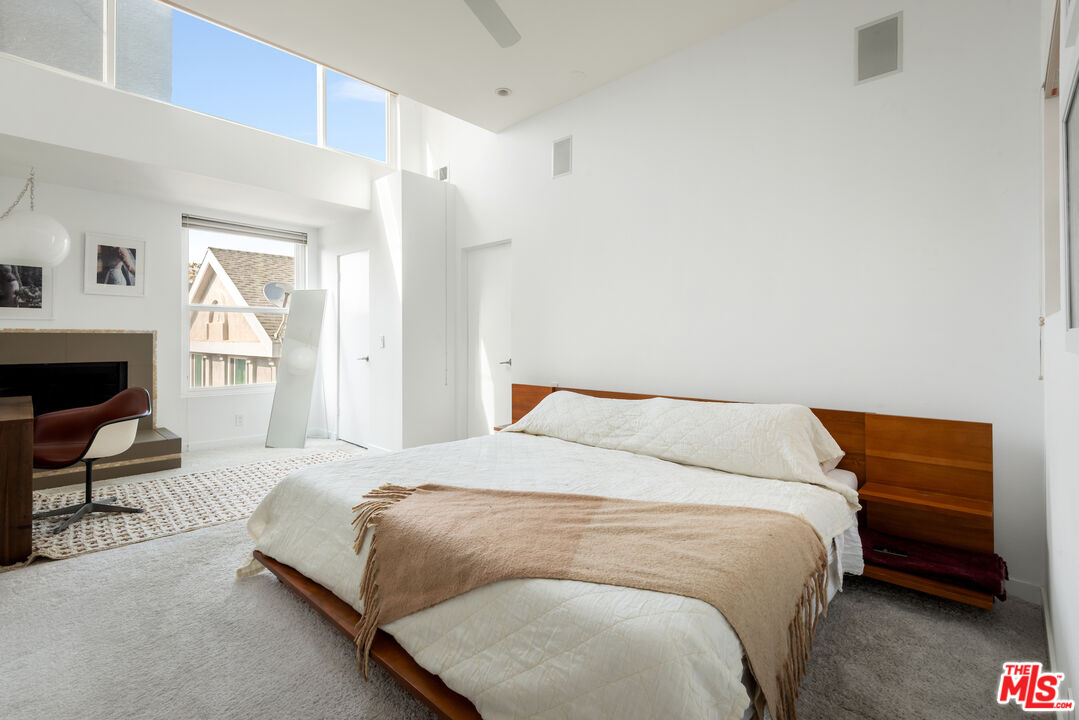 2408 34th St Unit: 5