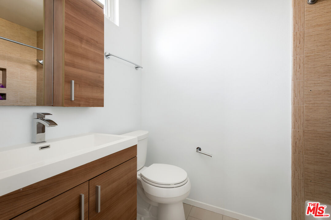 2408 34th St Unit: 5