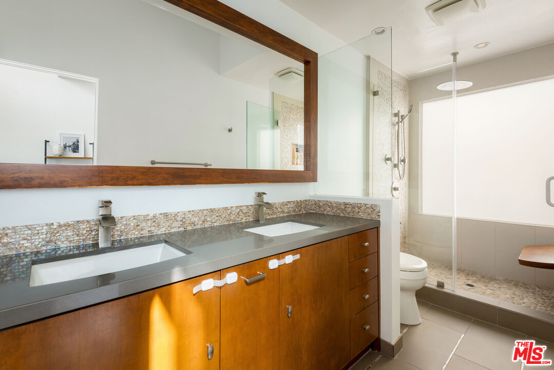 2408 34th St Unit: 5