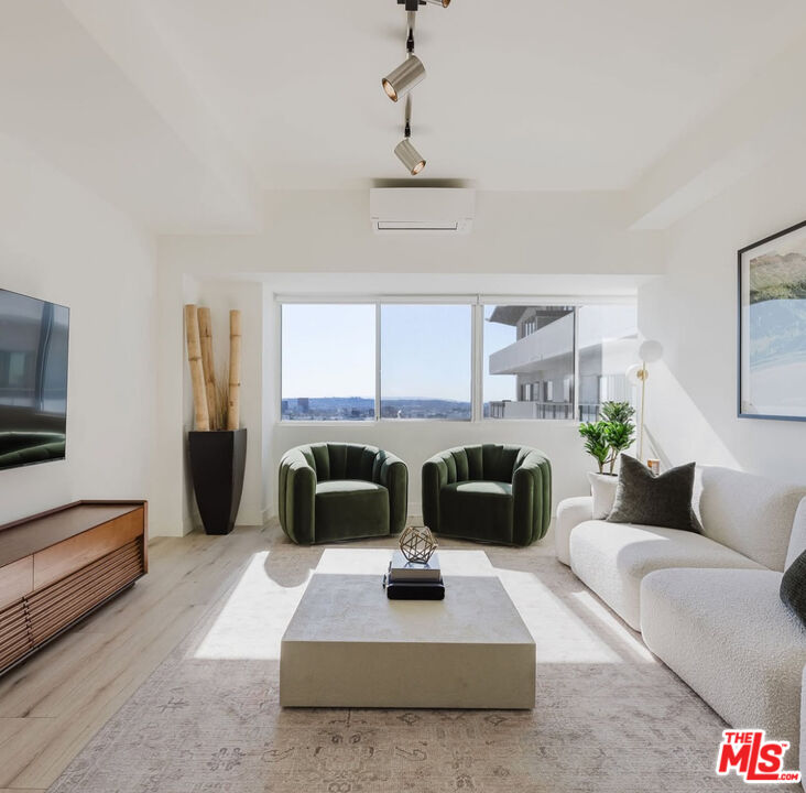 1155 N La Cienega Blvd Unit: 1207
