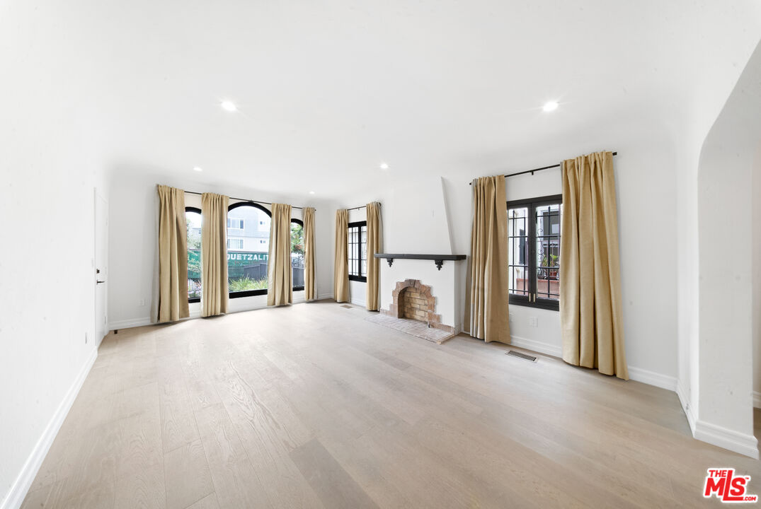 1005 Genesse