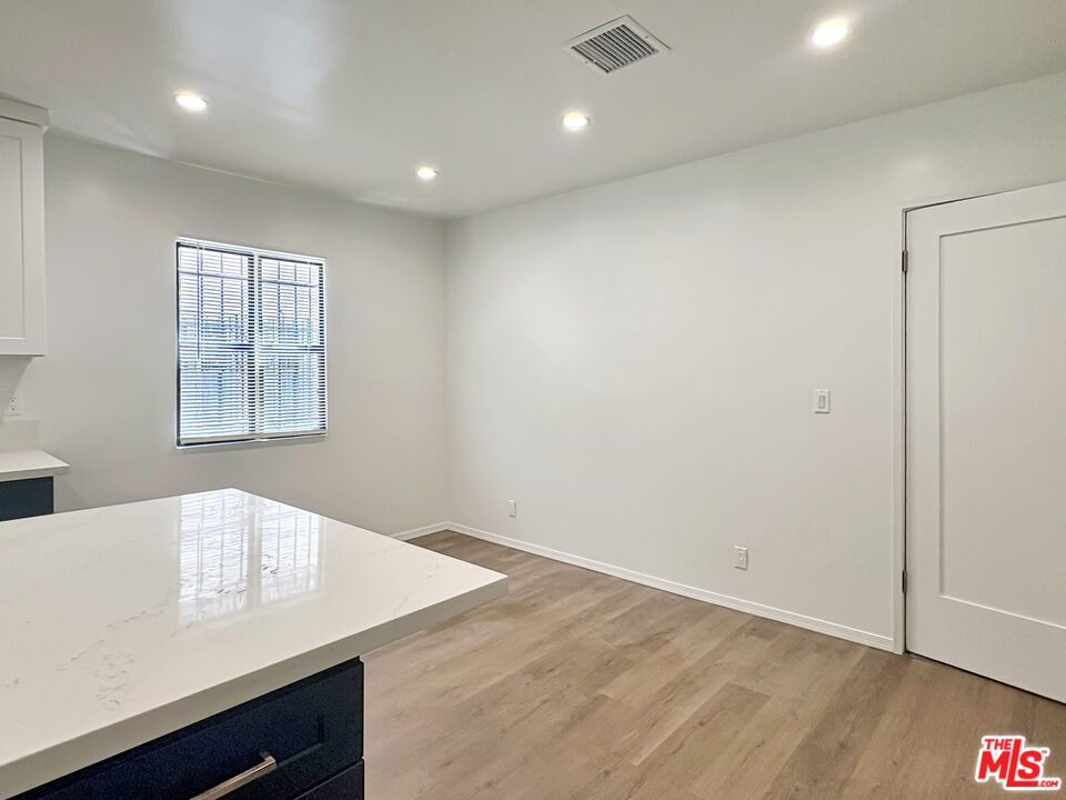 170 N Orange Dr Unit: Lower