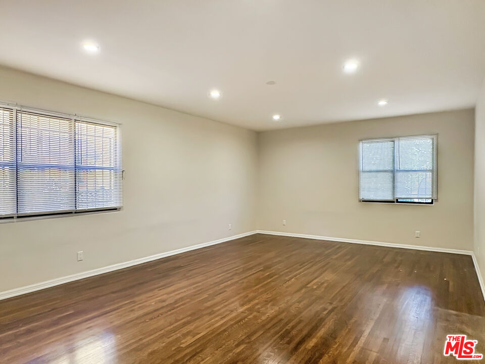 170 N Orange Dr Unit: Lower