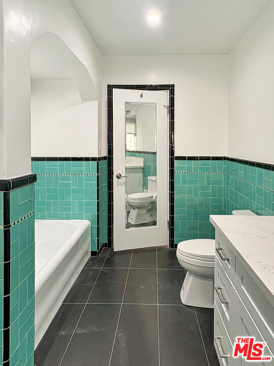 170 N Orange Dr Unit: Lower