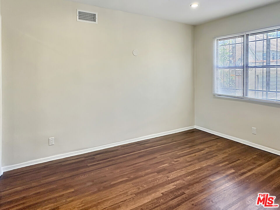 170 N Orange Dr Unit: Lower