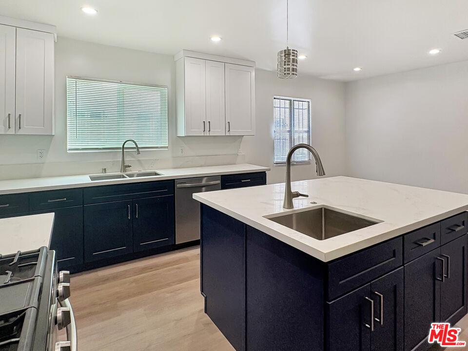 170 N Orange Dr Unit: Lower