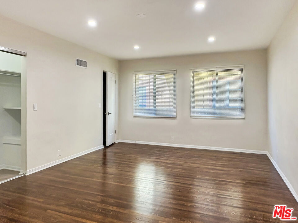 170 N Orange Dr Unit: Lower