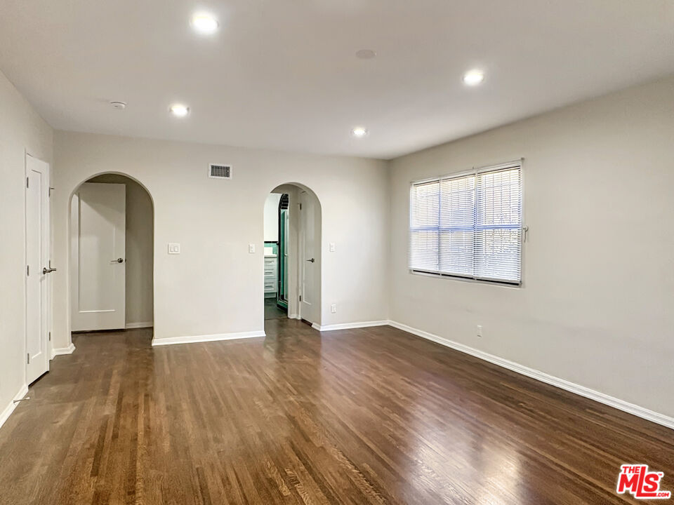 170 N Orange Dr Unit: Lower