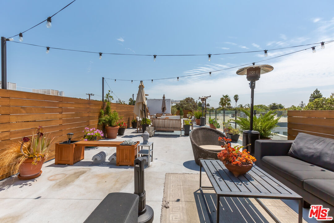 1010 N Kings Rd Unit: 308