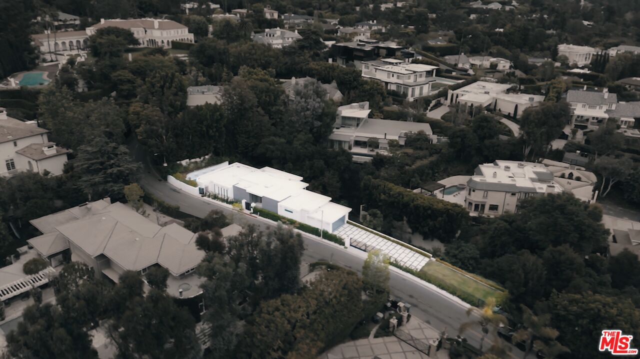 1124 Summit Dr
