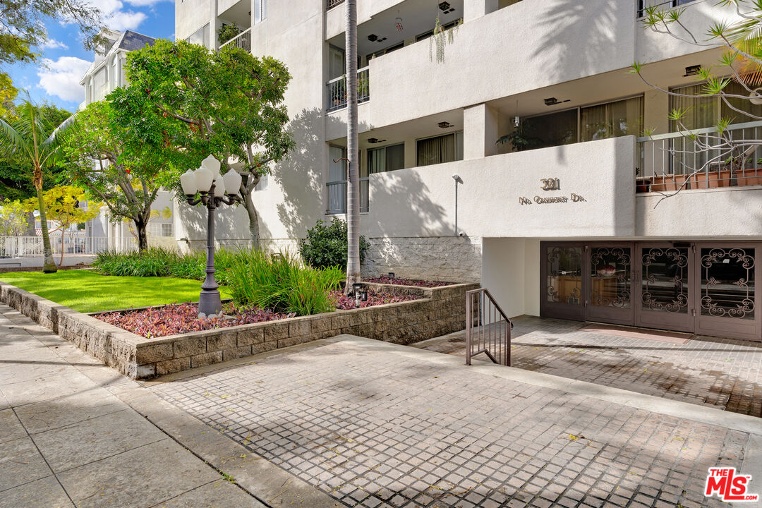 321 N Oakhurst Dr Unit: 602