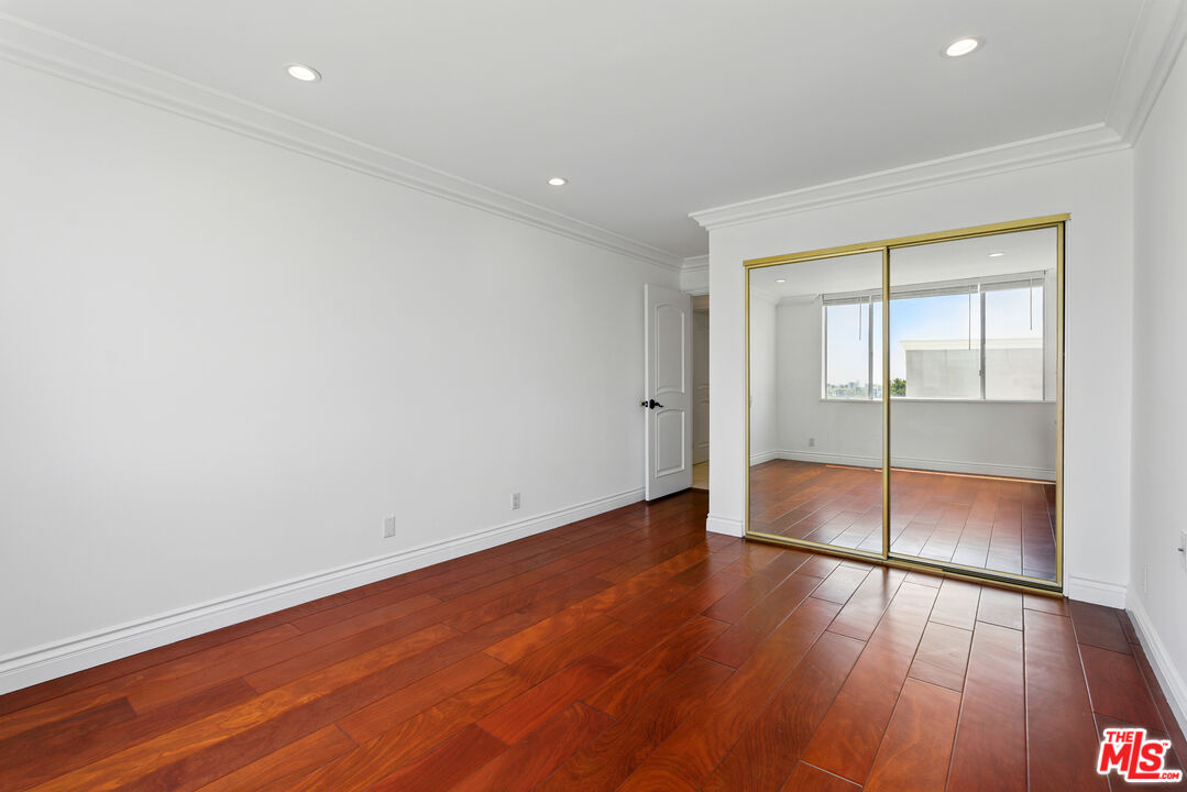 321 N Oakhurst Dr Unit: 602