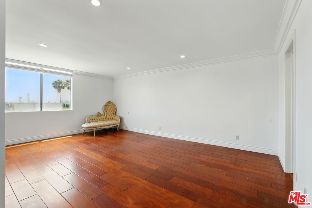 321 N Oakhurst Dr Unit: 602