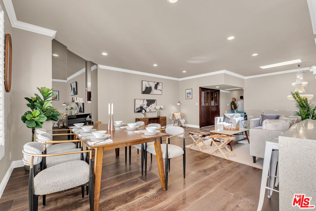 2219 S Bentley Ave Unit: 304