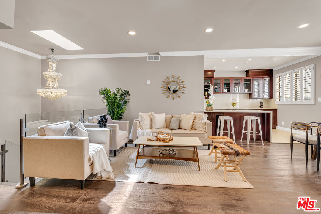 2219 S Bentley Ave Unit: 304