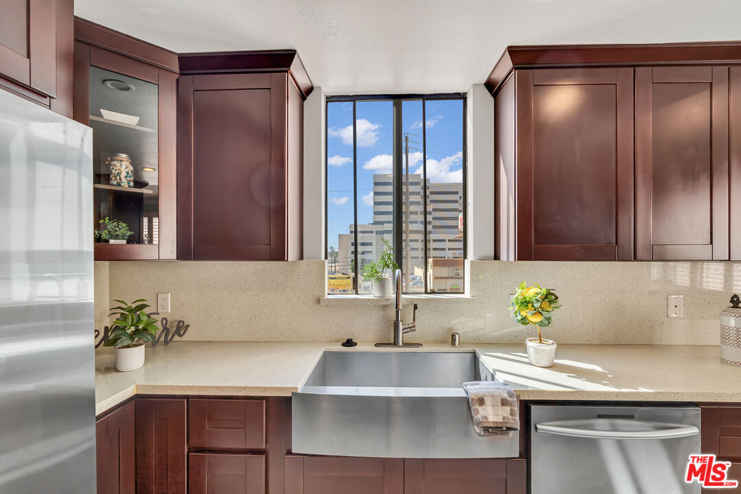 2219 S Bentley Ave Unit: 304