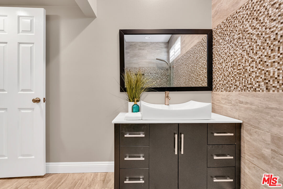 2219 S Bentley Ave Unit: 304