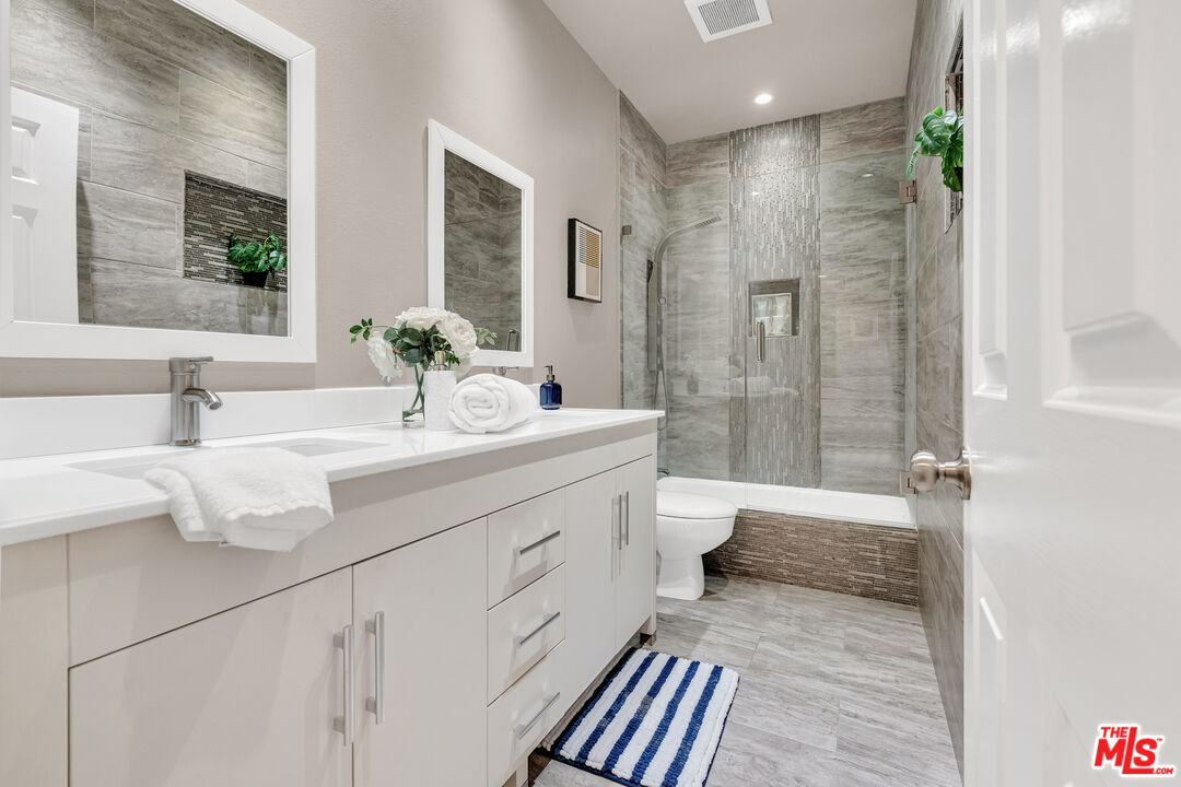 2219 S Bentley Ave Unit: 304