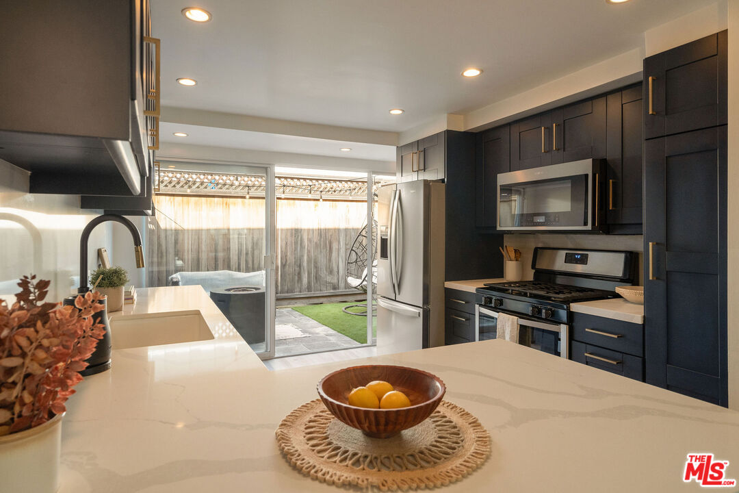 4040 Grand View Blvd Unit: 7