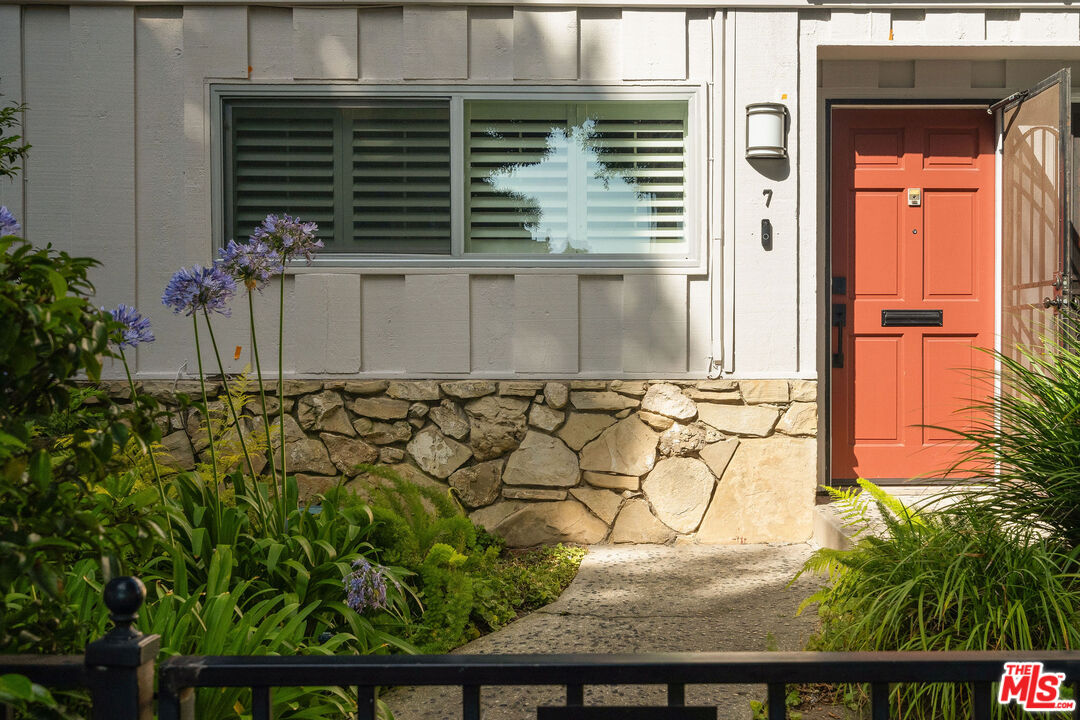 4040 Grand View Blvd Unit: 7