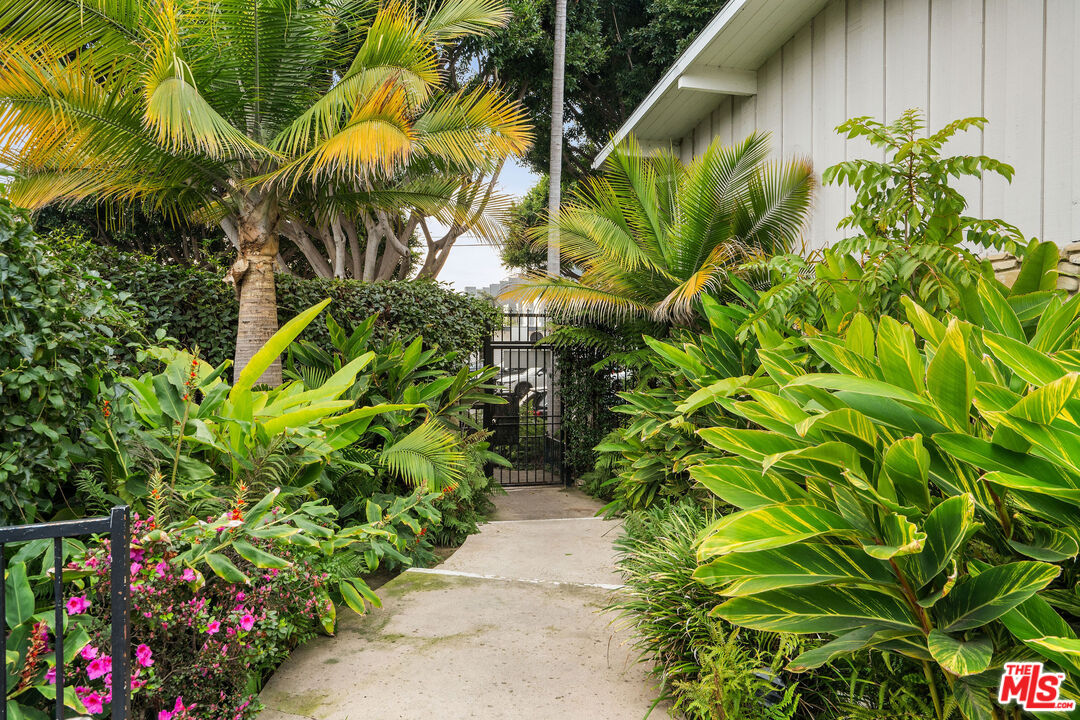 4040 Grand View Blvd Unit: 7