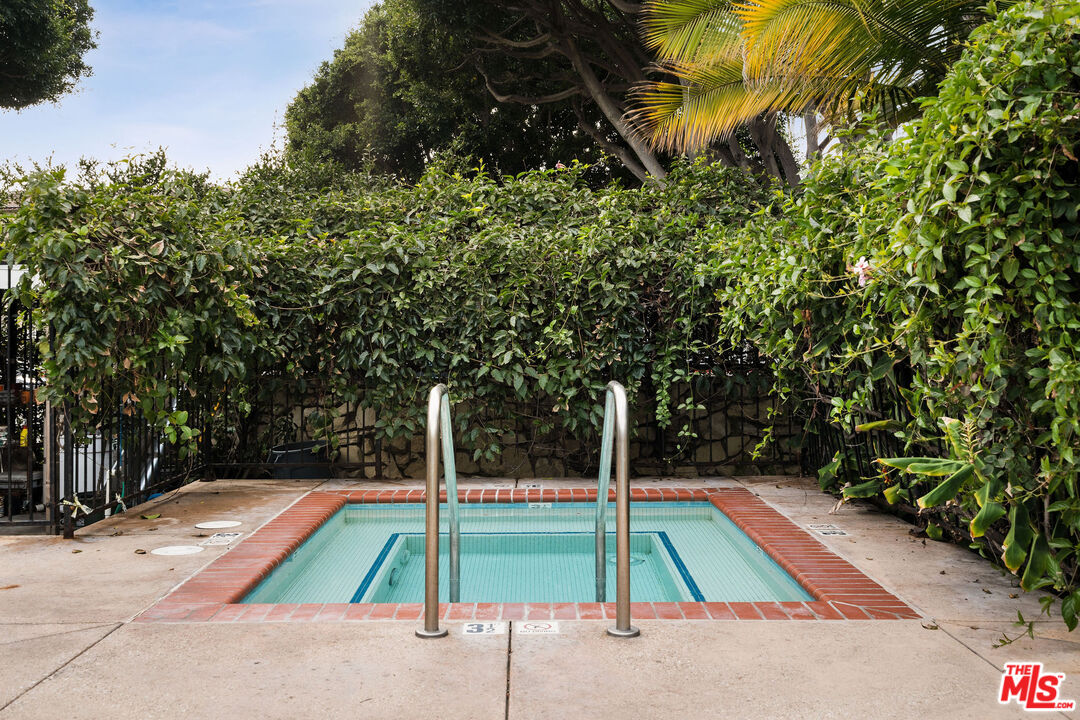 4040 Grand View Blvd Unit: 7