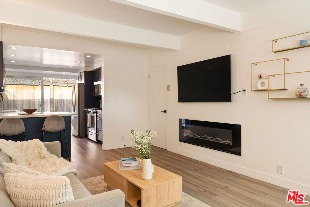 4040 Grand View Blvd Unit: 7