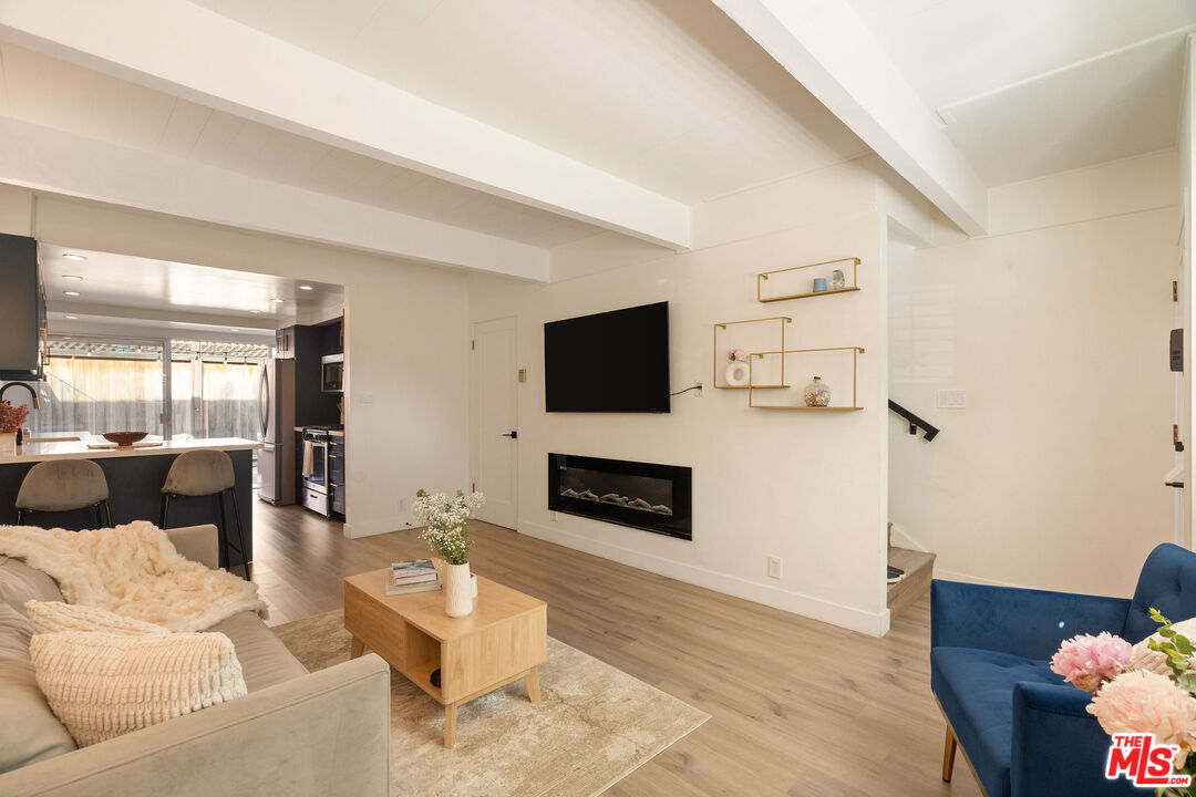 4040 Grand View Blvd Unit: 7