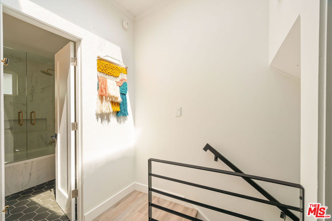 4040 Grand View Blvd Unit: 7