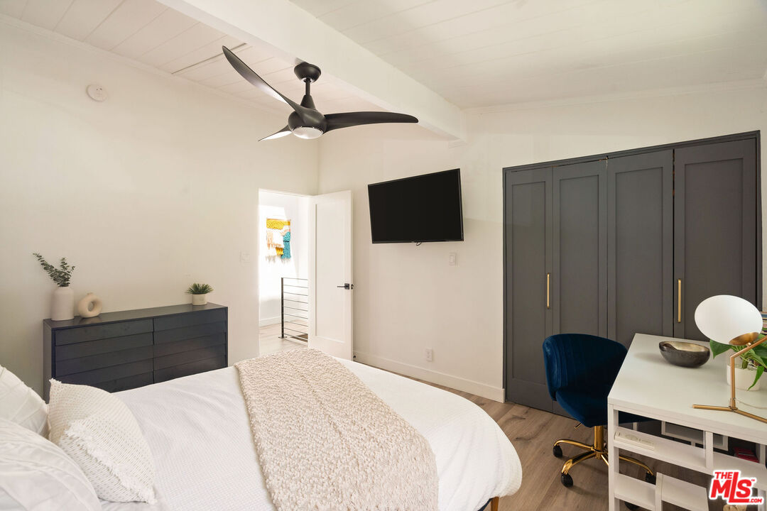 4040 Grand View Blvd Unit: 7