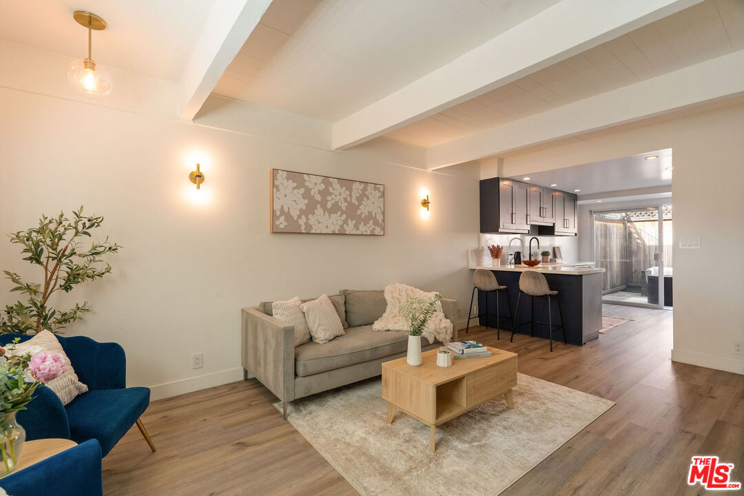 4040 Grand View Blvd Unit: 7