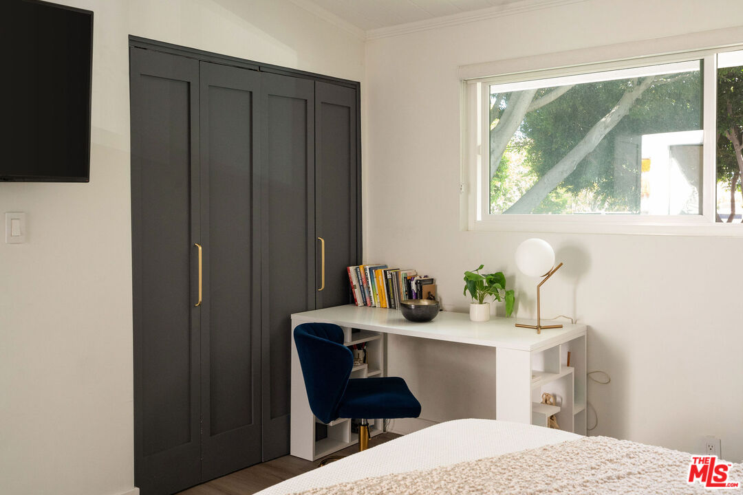 4040 Grand View Blvd Unit: 7